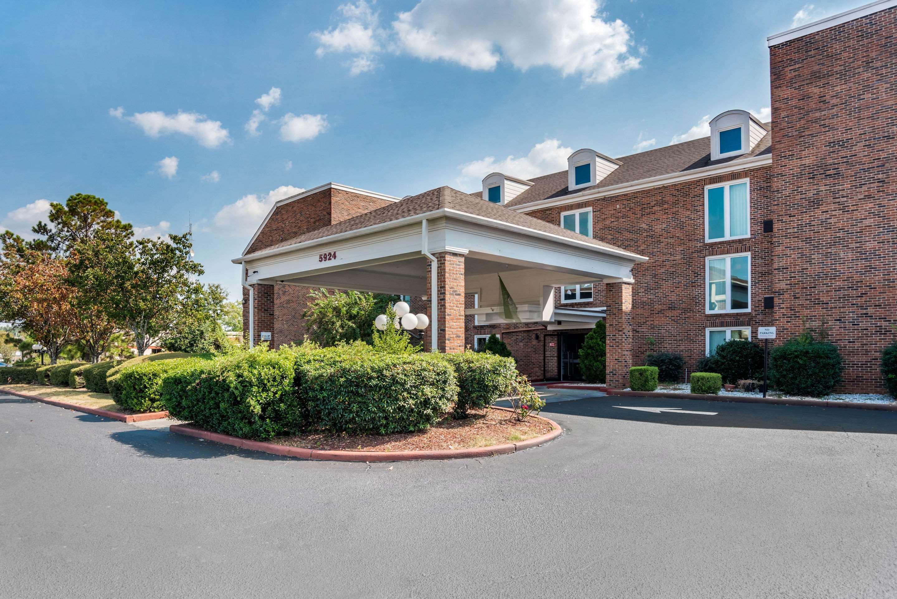 Baymont By Wyndham Montgomery Al Exteriér fotografie