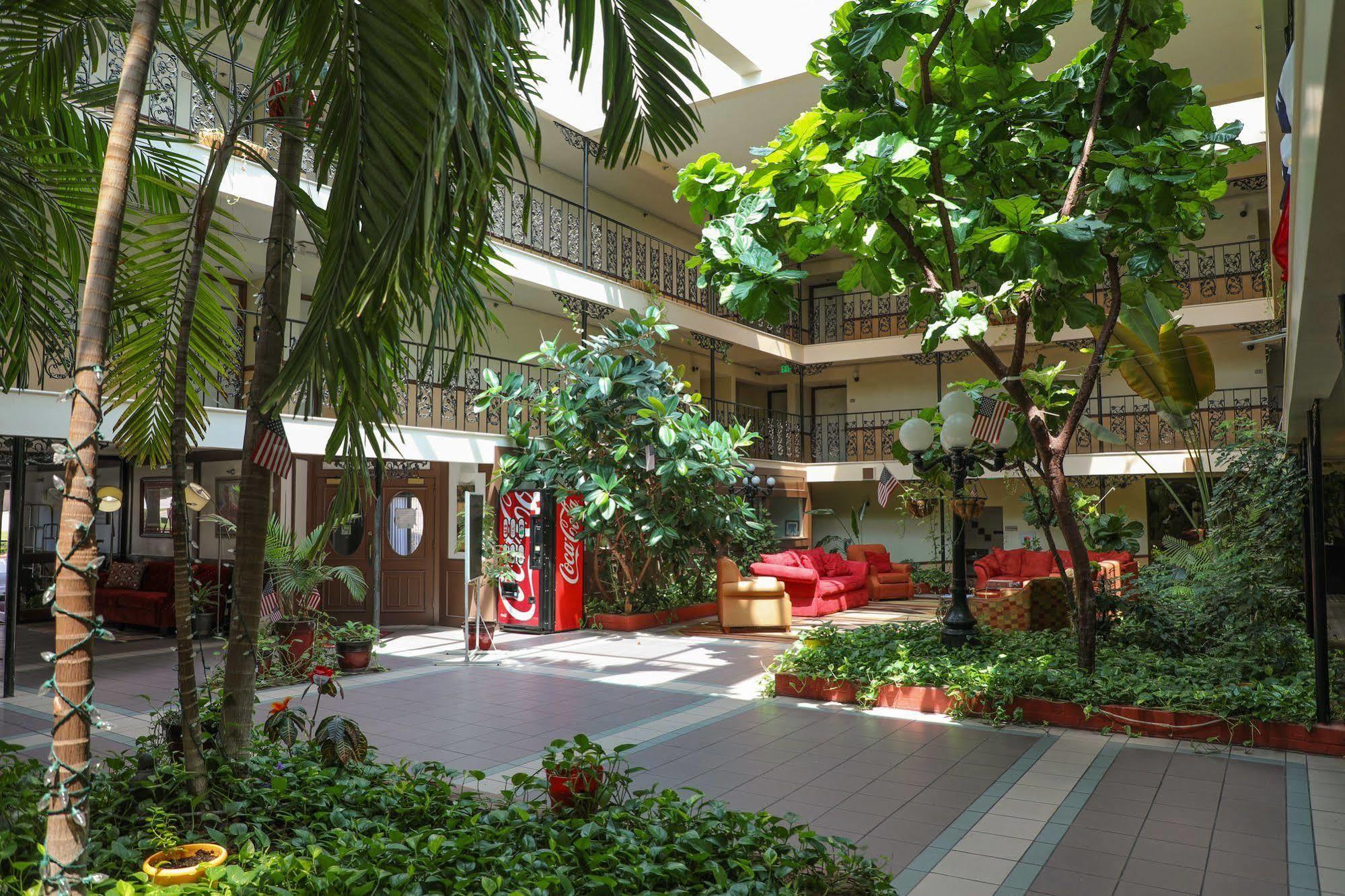 Baymont By Wyndham Montgomery Al Exteriér fotografie